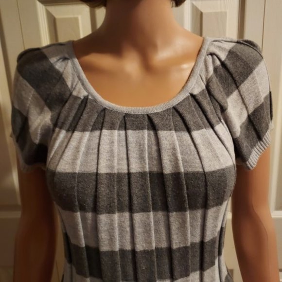 Joseph A. Dark Gray Light Gray Stripe Short Sleeve Scoop Neck Top Size S NWOT - Picture 2 of 6